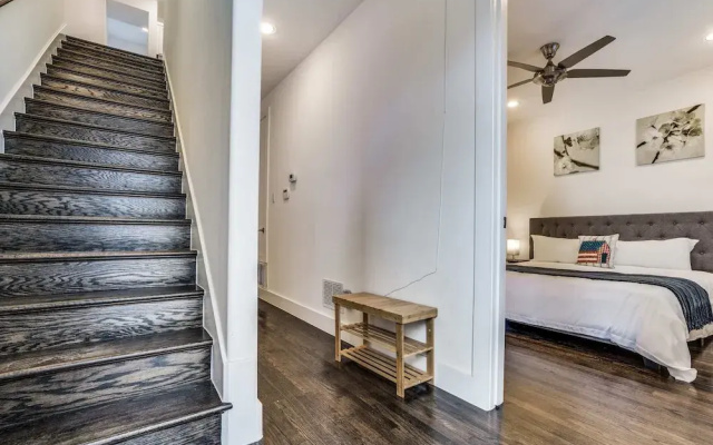 photo 2 of Cozysuites Luxe 3BR Uptown Home Great Rooftop