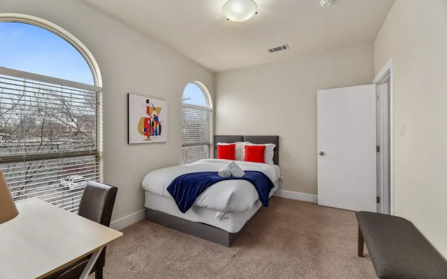 photo 2 of CozySuites Oak Lawn with great rooftop