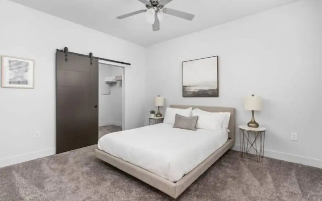 photo 3 of CozySuites Nora 3BR near Fashion Mall