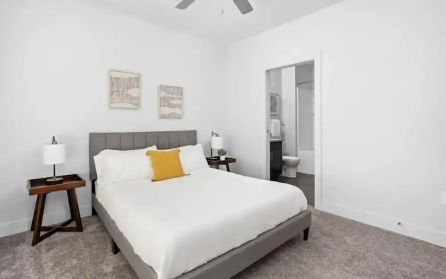 photo 2 of CozySuites Stunning 4BR near WholeFoods
