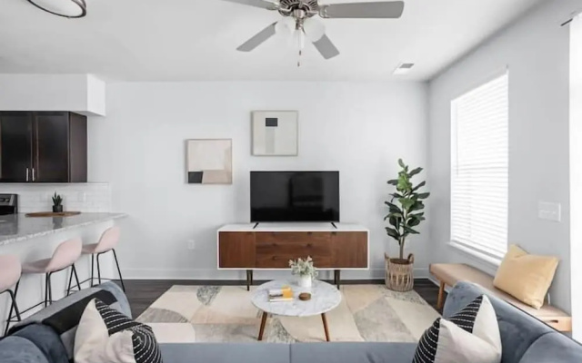 photo 4 of CozySuites Stunning 4BR near WholeFoods