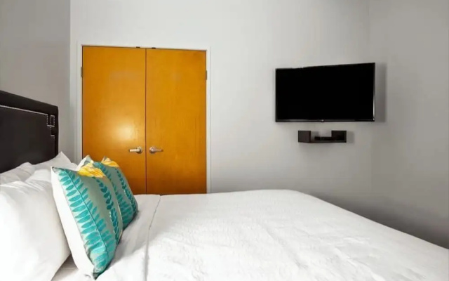 photo 4 of CozySuites The Block Skybridge Access