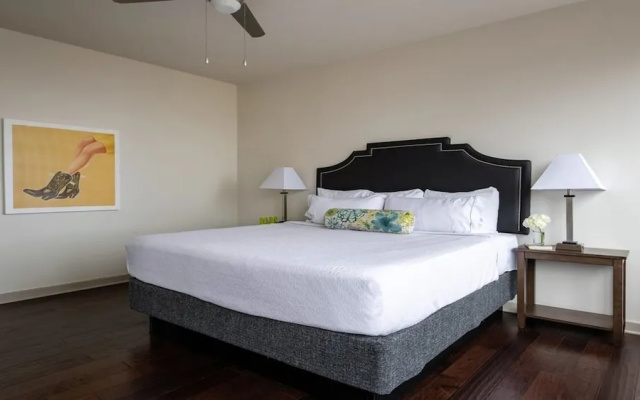 photo 2 of CozySuites | TWO Stunning Condo with SKY POOL