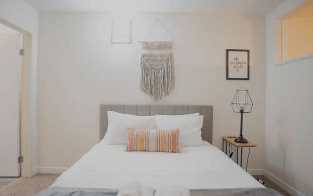 photo 4 of CozySuitesThe Block w Skybridge Access 2