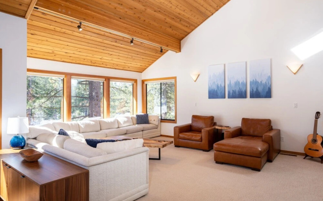 photo 4 of Creekside At Northstar 4 Bedroom Home by RedAwning