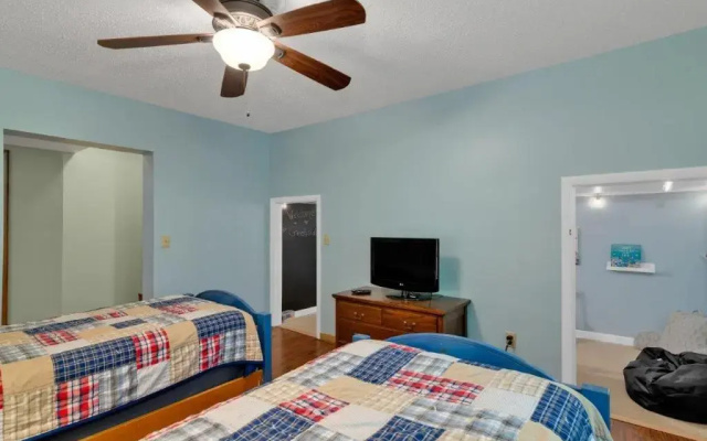 photo 2 of Creekside Falls Cabin - 3 bedroom /3 bathroom /2 family rooms / hot tub / wifi