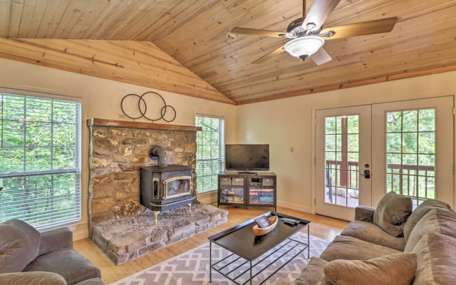 photo 3 of 'creekside Hideaway' w/ Fire Pit + Creek Access!