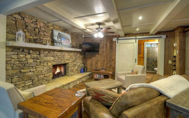 photo 4 of Creekside R&R by Escape to Blue Ridge