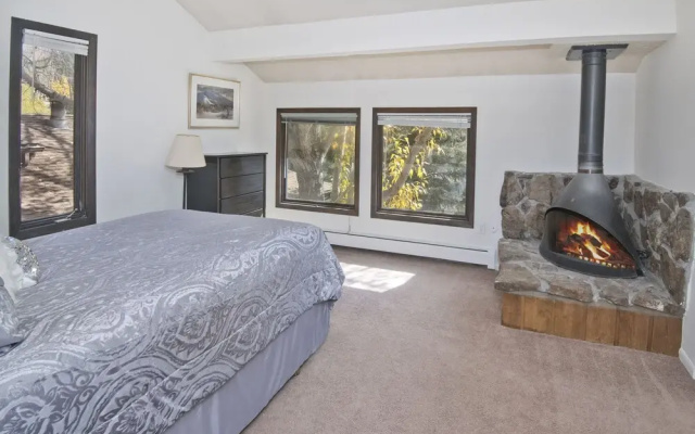 photo 4 of Creekside Townhome With Wood Burning Fireplace In Vail, Co 3 Bedroom Townhouse by Redawning