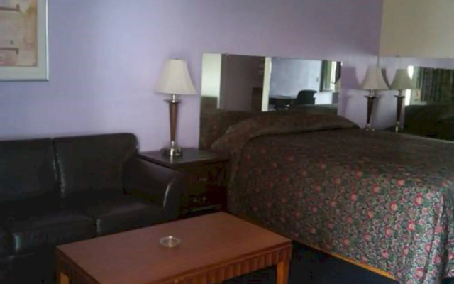 photo 3 of Crescent Inn