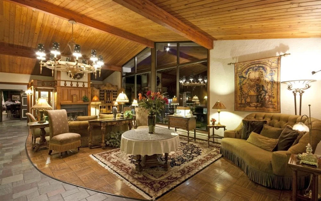 photo 2 of Crescent Lodge and Country Inn - Adults Only