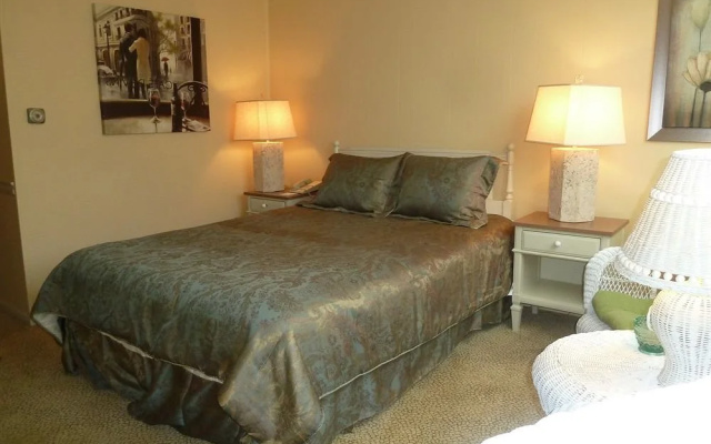 photo 4 of Crescent Lodge and Country Inn - Adults Only