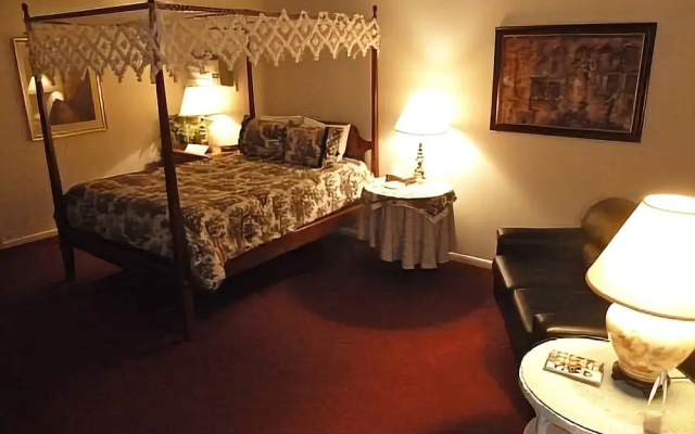 photo 5 of Crescent Lodge and Country Inn - Adults Only