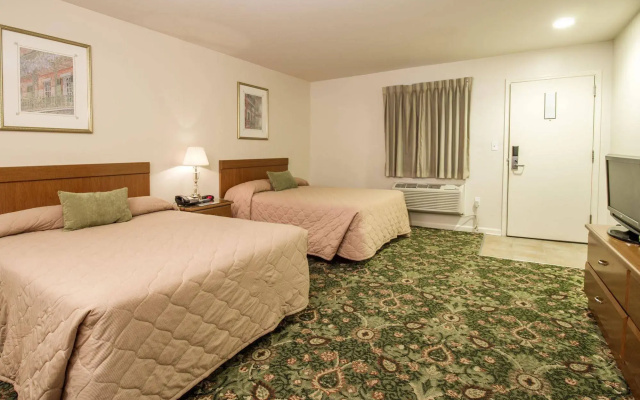 photo 2 of Crescent Palms Motel New Orleans