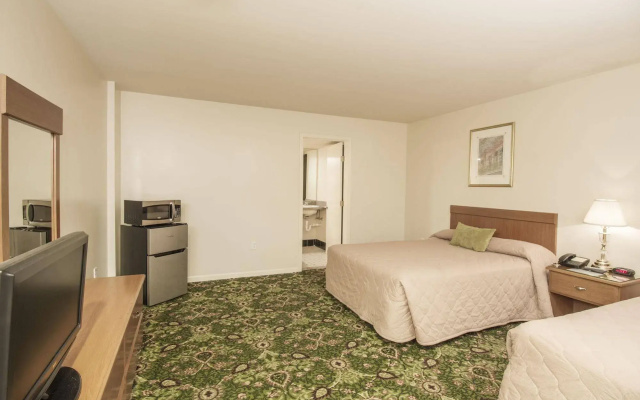 photo 3 of Crescent Palms Motel New Orleans