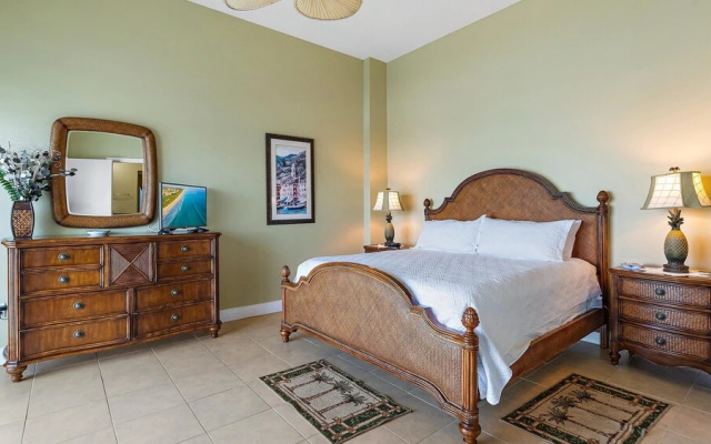 photo 5 of Crescent Siesta Key Charmer 3 Bedroom Condo by RedAwning