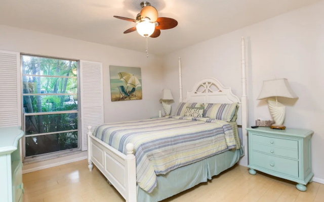 photo 2 of Crescent Street 1138 A by Vtrips