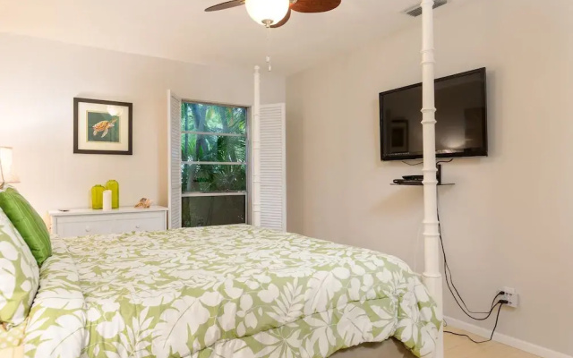 photo 3 of Crescent Street 1138 A by Vtrips