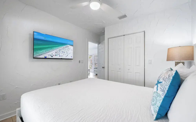 photo 3 of Crescent Street Villas By Beachside Mgt