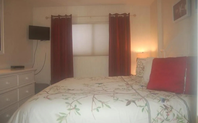 photo 2 of Crescent Towers I, Unit 403 - 1 Br Condo