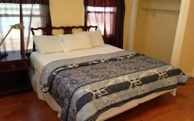 photo 3 of Crest Inn Suites & Cottages