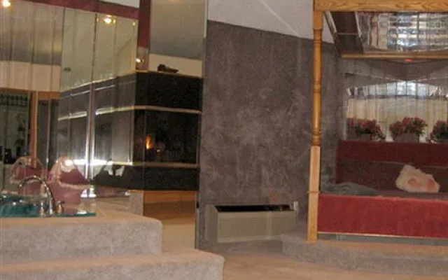 photo 2 of Economy Inn & Suites