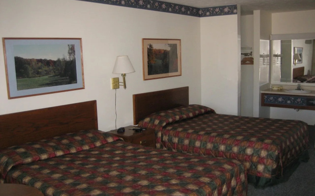 photo 4 of Economy Inn & Suites