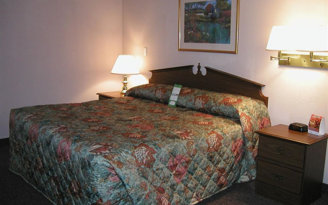 photo 2 of InTown Suites Extended Stay Baton Rouge