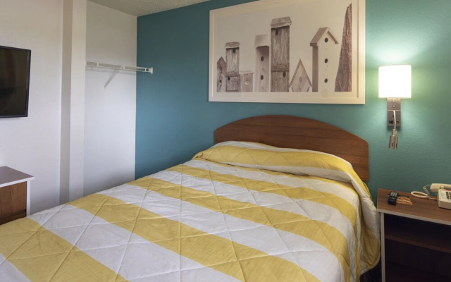 photo 4 of InTown Suites Extended Stay Baton Rouge