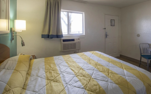 photo 5 of InTown Suites Extended Stay Baton Rouge