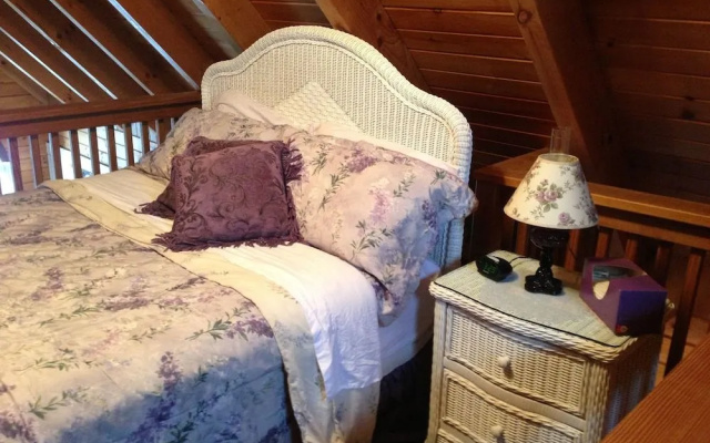 photo 2 of Cricket Hill Lodge & Cabins