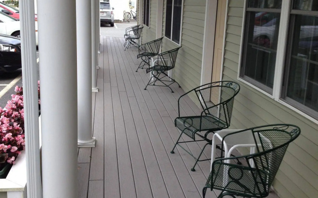 photo 2 of Cromwell Harbor Motel