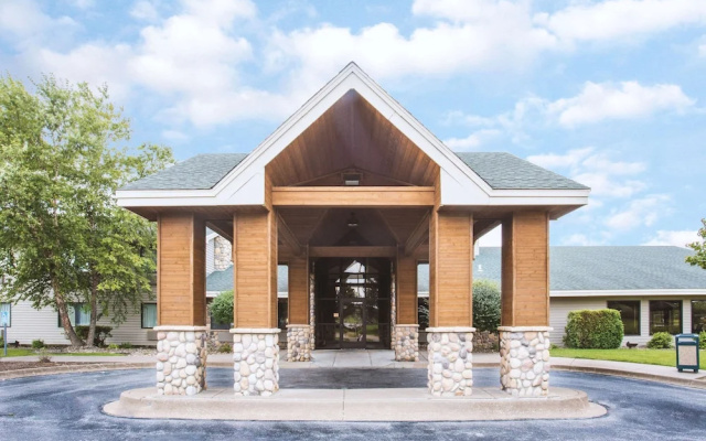 photo 5 of Crossings By Grandstay Inn & Suites Of Davenport/quad City