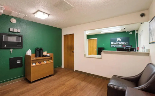 photo 2 of HomeTowne Studios by Red Roof Detroit - Livonia