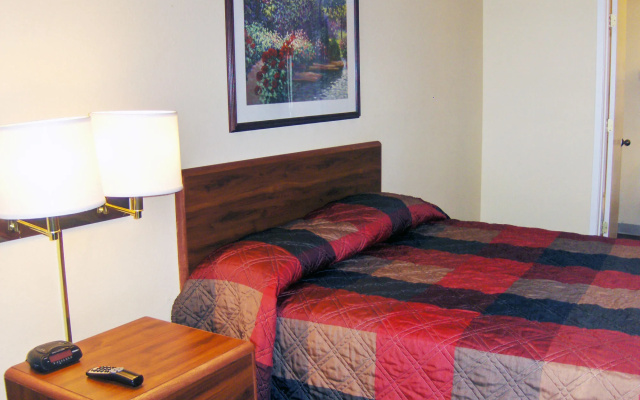 photo 3 of HomeTowne Studios by Red Roof Atlanta NE - Downtown Norcross