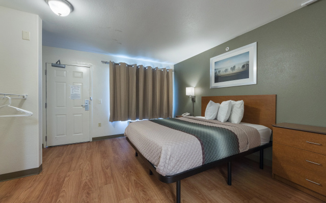 photo 5 of HomeTowne Studios by Red Roof Dallas - Irving