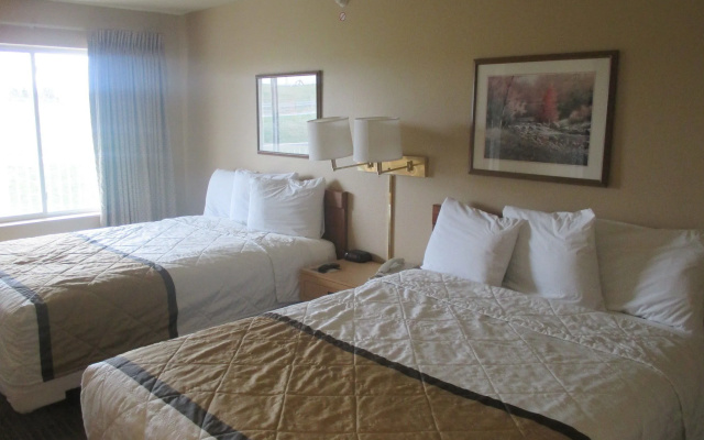 photo 3 of HomeTowne Studios Kansas City - Worlds of Fun