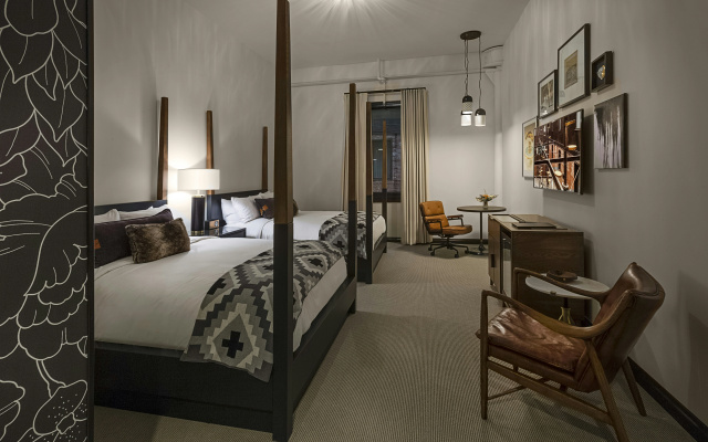 photo 4 of Crossroads Hotel