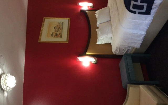 photo 2 of Crown Motel