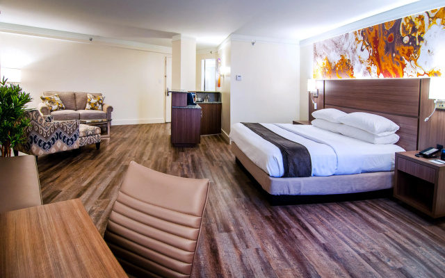 photo 4 of Crowne Plaza Executive Center Baton Rouge by IHG