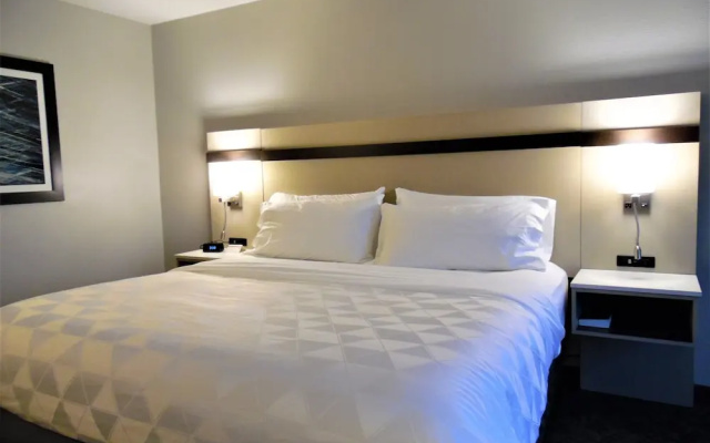 photo 4 of Crowne Plaza Bloomington-normal