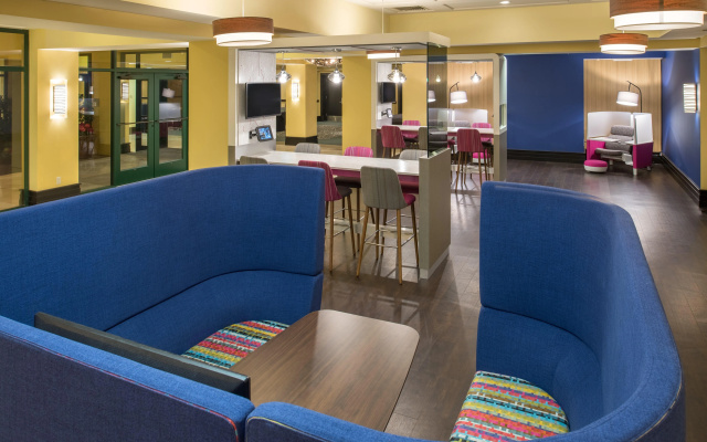 photo 3 of Crowne Plaza Cabana, Palo Alto by IHG