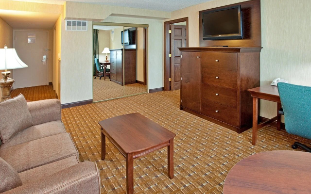 photo 3 of Crowne Plaza Hotel Chicago-Northbrook