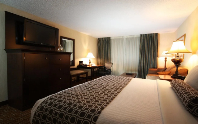 photo 4 of Crowne Plaza Hotel Chicago-Northbrook