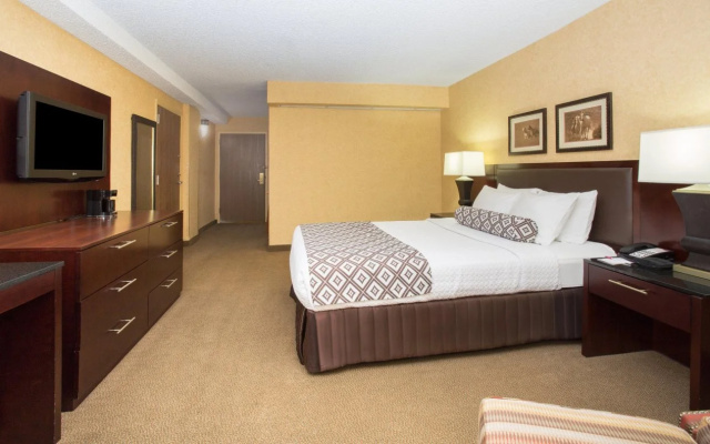 photo 5 of Crowne Plaza Denver International Airport