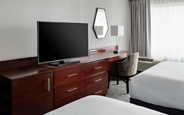 photo 3 of Crowne Plaza Hotel Fairfield