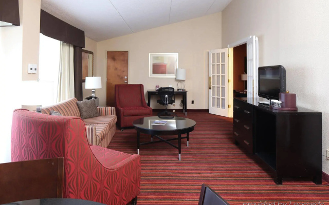 photo 5 of Crowne Plaza Grand Rapids Airport