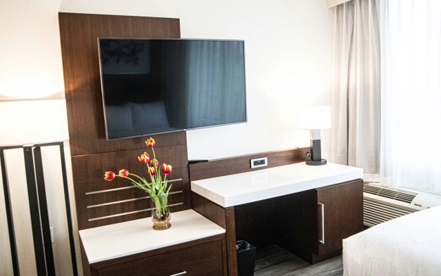 photo 4 of Delta Hotels by Marriott Cincinnati Sharonville