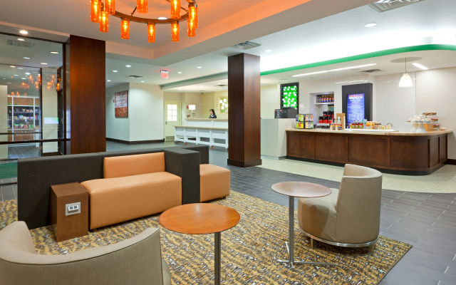 photo 2 of Holiday Inn Clark - Newark Area by IHG
