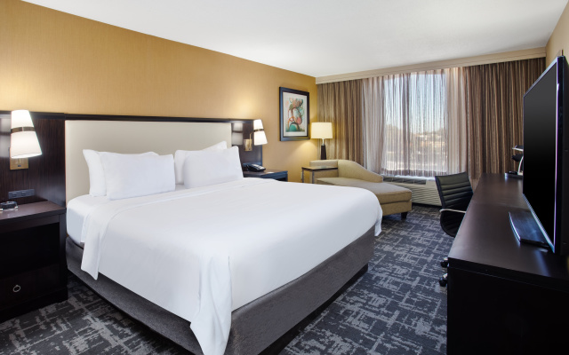 photo 4 of Crowne Plaza Hotel Greenville-I-385-Roper Mtn Rd by IHG